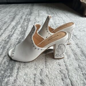 EXPRESS NWT Women’s Size 6 White Block Heeled Mule with Silver Studs, New